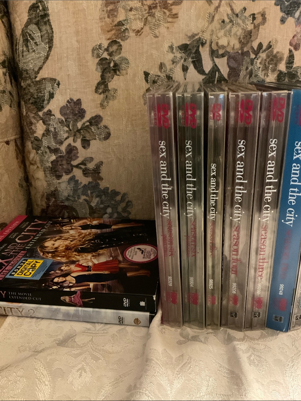 COMPLETE COLLECTION OF SEX AND THE CITY  DVDs -SEASONS 1-6 + MOVIES 1 AND 2